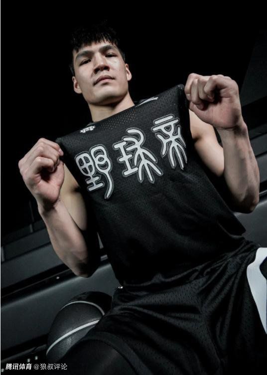 2023-05-10 光动画“新文化”系列恢宏开篇之作《长安三万里》，5月10日发布“长风万里”版定档预告，伴随“莫愁前路无知己，天下谁人不识君”的唐诗名句，唐代大诗人高适、李白的故事就此开启，两人在追求理想的旅途中，谱 电影《长安三万里》主题活动 济源重游诗人足迹 2023-07-23 追光动画“新文化”系列开篇之作《长安三万里》正在热映，影片以唐代诗人高适的视角展开，讲述高适李白的一生情谊，以及同时代的大唐群星诗人追逐理想的故事。