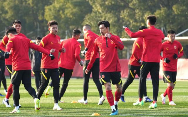 谢立黎副教授强调,安宁疗护的核心原则是“最小伤害、最大尊重”。
