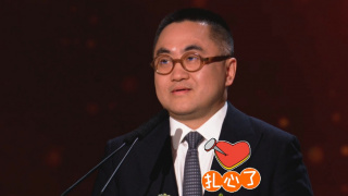 甚至有网友扒出，巴巴罗在去年11月，还参加了加菲特意为电影《监狱剧院》主持的一场颁奖季放映，所以这段关系有可能比多数人了解的还要更久一些。